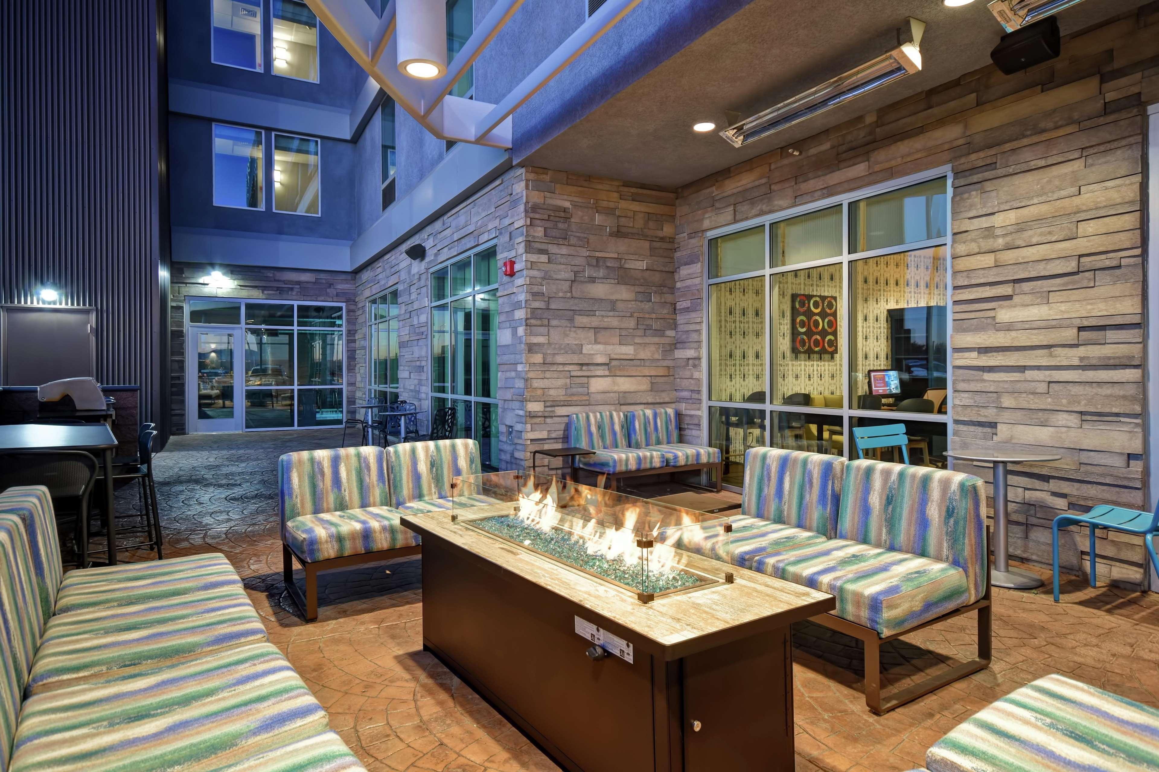 Home2 Suites By Hilton Victorville Exterior photo